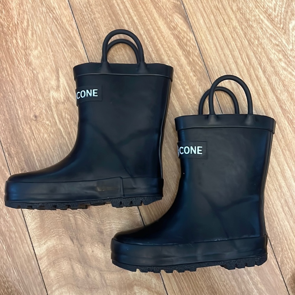 Lone Cone rain boots size 6 toddler